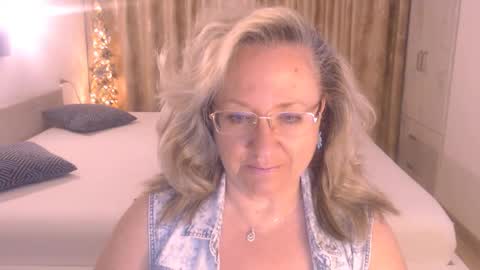 Snapshot of adrena_ chatting on 06.10.26 Cryna online show from 06.10.26