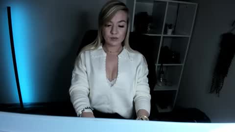 AdrenalinLaura online show from 11.14.25