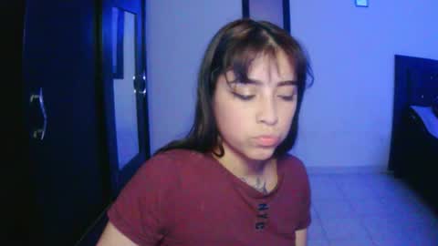 Snapshot of adri_gomez1 chatting on 11.22.25 online show from 11.22.25