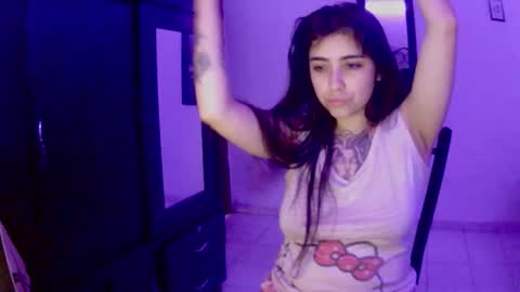 Snapshot of adri_gomez1 chatting on 12.04.25 online show from 12.04.25