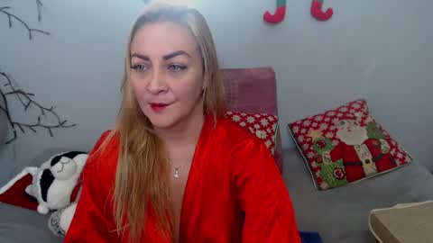 Snapshot of adrianapdes chatting on 12.30.24 Adriana Paredes online show from 12.30.24