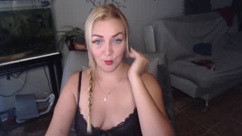Snapshot of adrianapdes chatting on 01.31.25 Adriana Paredes online show from 01.31.25