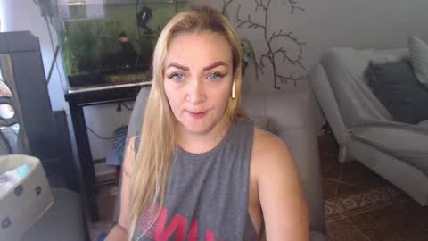 Snapshot of adrianapdes chatting on 03.08.25 Adriana Paredes online show from 03.08.25