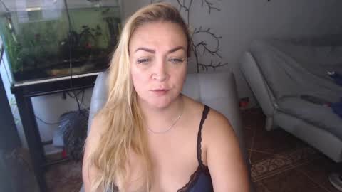 Snapshot of adrianapdes chatting on 03.10.25 Adriana Paredes online show from 03.10.25