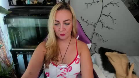 Snapshot of adrianapdes chatting on 09.14.25 Adriana Paredes online show from 09.14.25