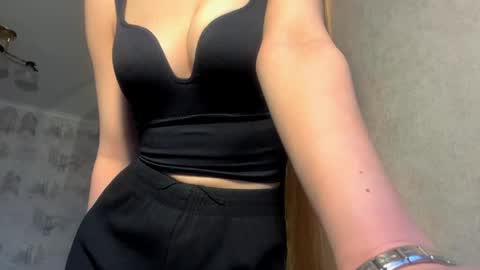 Caroline online show from 04.10.26