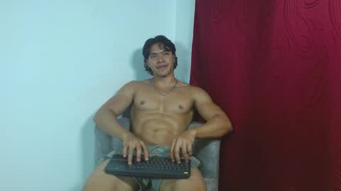 adriel_escalante online show from 10.12.25