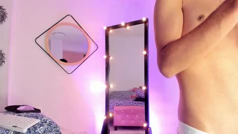 Snapshot of adrien_twink chatting on 10.02.25 Arien online show from 10.02.25