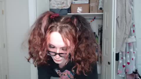 AESTROGEN online show from 10.06.25