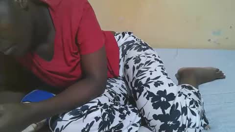 Snapshot of african_pussy2 chatting on 11.29.25 african_pussy2 online show from 11.29.25