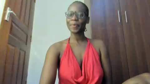 Snapshot of afro_pop chatting on 03.10.25 Leah online show from 03.10.25