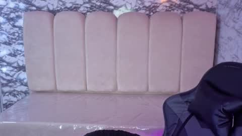 Snapshot of afrodita_wild_v chatting on 12.18.25 afrodita_wild_v online show from 12.18.25