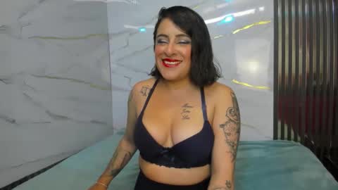 Snapshot of afroditaowen_ chatting on 11.12.25 afroditaowen_ online show from 11.12.25