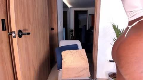 Snapshot of afroditaroy chatting on 11.19.25 AfroditaRoy online show from 11.19.25