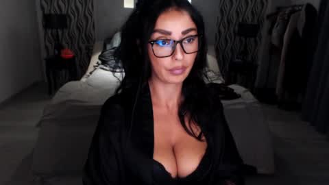 Snapshot of afrodityfit chatting on 11.14.25 Afro online show from 11.14.25