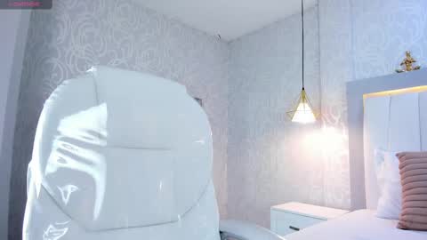 Snapshot of afrodytasky chatting on 10.18.25 A F R O D I T A online show from 10.18.25