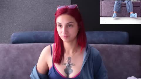 Agata Collinss online show from 10.24.25