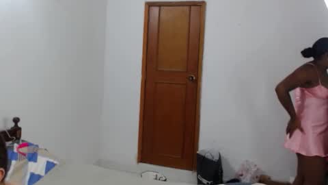 independent model online show from 02.20.25