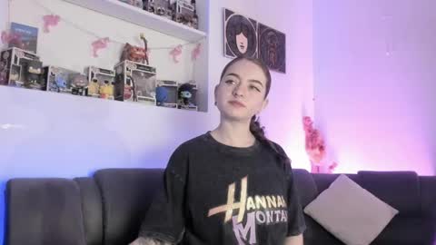 Snapshot of agathaa_ks_ chatting on 05.18.26 Camila 2 online show from 05.18.26