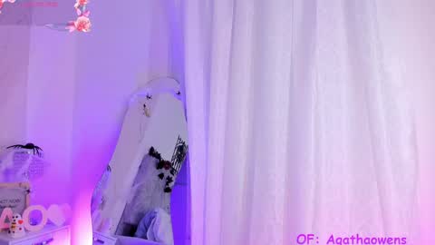 Snapshot of agathaowens chatting on 10.12.25 Agatha Owens online show from 10.12.25