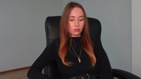 Agelina Lilly Laura online show from 10.21.25