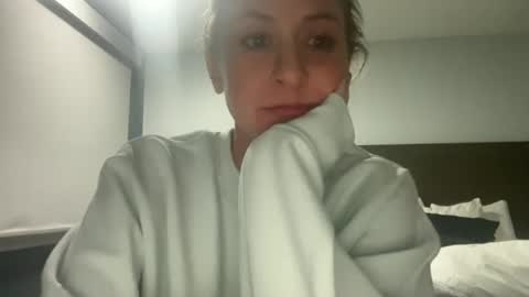 Snapshot of aggbb chatting on 01.11.25 Annie online show from 01.11.25