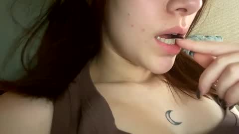 Agnes online show from 11.03.25