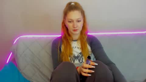 Snapshot of agnesarden chatting on 10.28.25 AgnesArden online show from 10.28.25