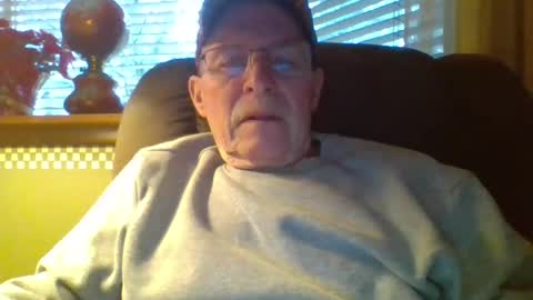 Snapshot of aguynrkfrd chatting on 12.29.24 aguynrkfrd online show from 12.29.24