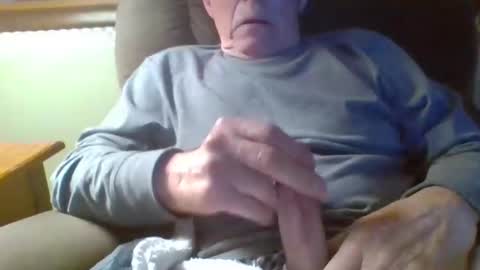 Snapshot of aguynrkfrd chatting on 11.22.25 aguynrkfrd online show from 11.22.25