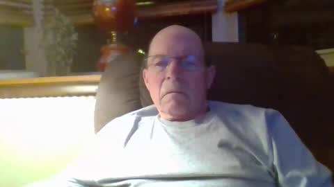 Snapshot of aguynrkfrd chatting on 12.14.25 aguynrkfrd online show from 12.14.25