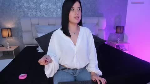 Snapshot of ah_mara chatting on 02.21.25 Ahmara online show from 02.21.25