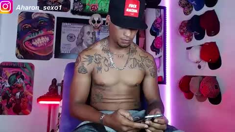 Snapshot of aharon_sexo1 chatting on 01.03.25 Aharon  Zamora online show from 01.03.25