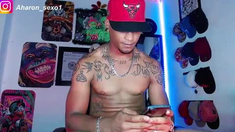 Snapshot of aharon_sexo1 chatting on 01.12.25 Aharon  Zamora online show from 01.12.25