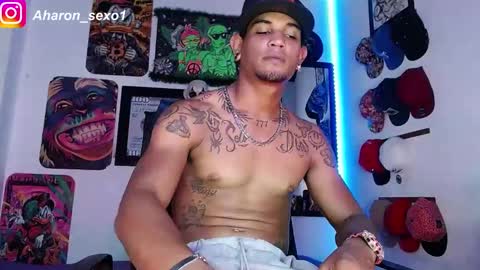 Snapshot of aharon_sexo1 chatting on 01.13.25 Aharon  Zamora online show from 01.13.25