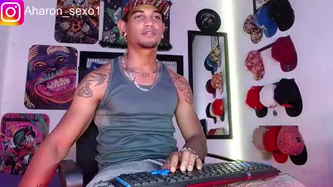 Snapshot of aharon_sexo1 chatting on 01.15.25 Aharon  Zamora online show from 01.15.25