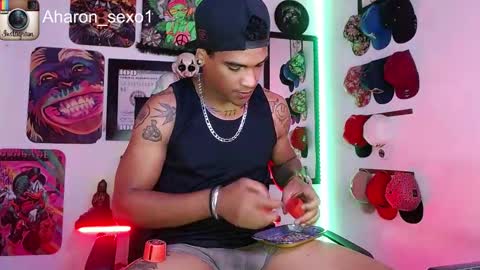 Snapshot of aharon_sexo1 chatting on 01.19.25 Aharon  Zamora online show from 01.19.25