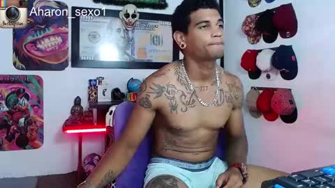 Snapshot of aharon_sexo1 chatting on 01.24.25 Aharon  Zamora online show from 01.24.25