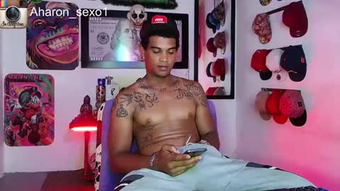 Snapshot of aharon_sexo1 chatting on 01.27.25 Aharon  Zamora online show from 01.27.25