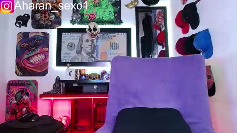 Snapshot of aharon_sexo1 chatting on 02.14.25 Aharon  Zamora online show from 02.14.25