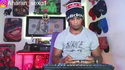 Snapshot of aharon_sexo1 chatting on 02.15.25 Aharon  Zamora online show from 02.15.25