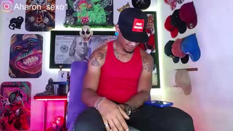 Snapshot of aharon_sexo1 chatting on 02.25.25 Aharon  Zamora online show from 02.25.25