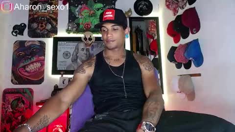Snapshot of aharon_sexo1 chatting on 02.26.25 Aharon  Zamora online show from 02.26.25