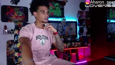 Snapshot of aharon_sexo1 chatting on 10.17.25 Aharon  Zamora online show from 10.17.25