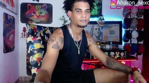 Snapshot of aharon_sexo1 chatting on 10.24.25 Aharon  Zamora online show from 10.24.25