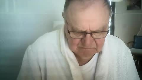 Snapshot of ahmole chatting on 12.12.24 Ole online show from 12.12.24