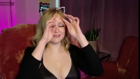 Snapshot of ahriafterdark chatting on 02.10.26 Ahri online show from 02.10.26