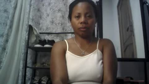 Snapshot of aicha_boobs chatting on 06.05.26 Aicha boobs online show from 06.05.26