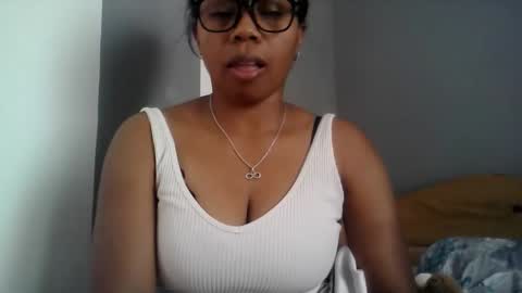 Snapshot of aicha_boobs chatting on 06.08.26 Aicha boobs online show from 06.08.26
