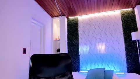 Snapshot of aidajoness chatting on 12.20.25 aidajoness online show from 12.20.25